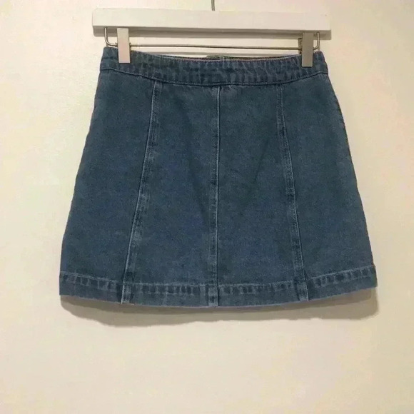 Last chance- FOREVER 21 - BUTTON FRONT DENIM MINI SKIRT - Picture 5 of 7